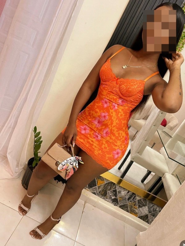 EN PONTEVEDRA CHICA SENSUAL ARDIENTE BOMBA DE SEXO