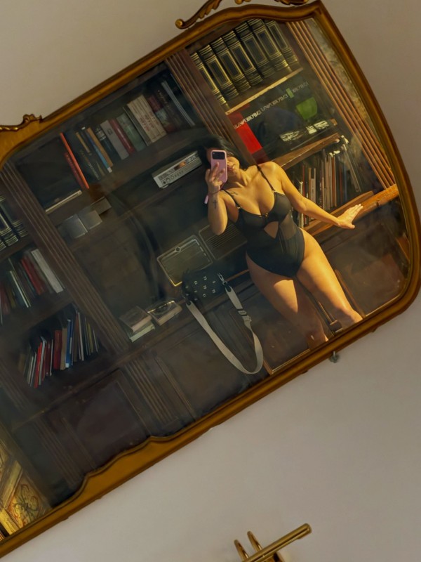 NOVEDAD, VALENTINAUNA MUJER CALIENTE QUE DISFRUTA