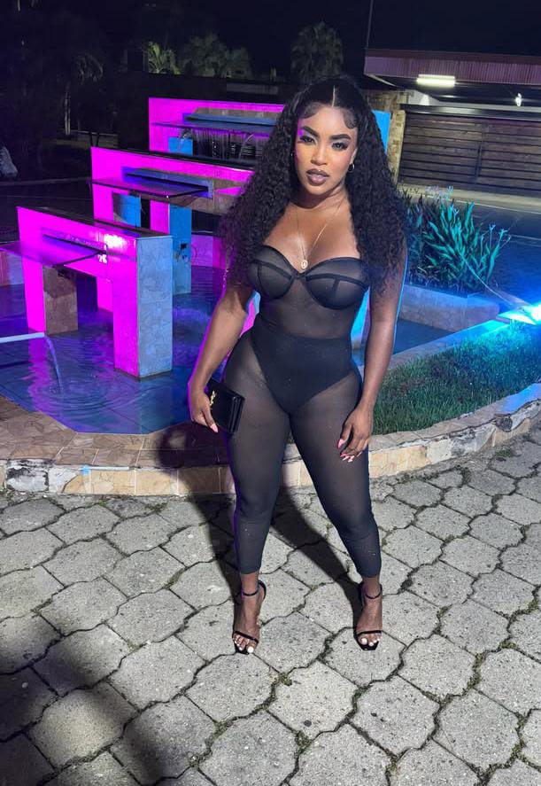 EN SALT FOGOSA EXQUISITA BOMBA DE SEXO