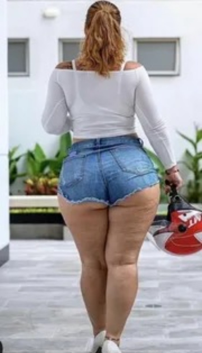 NOVEDAD!! VALERIA, MODELO CURVY SEVILLANA