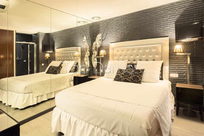 plaza en barcelona, grandes ingresos