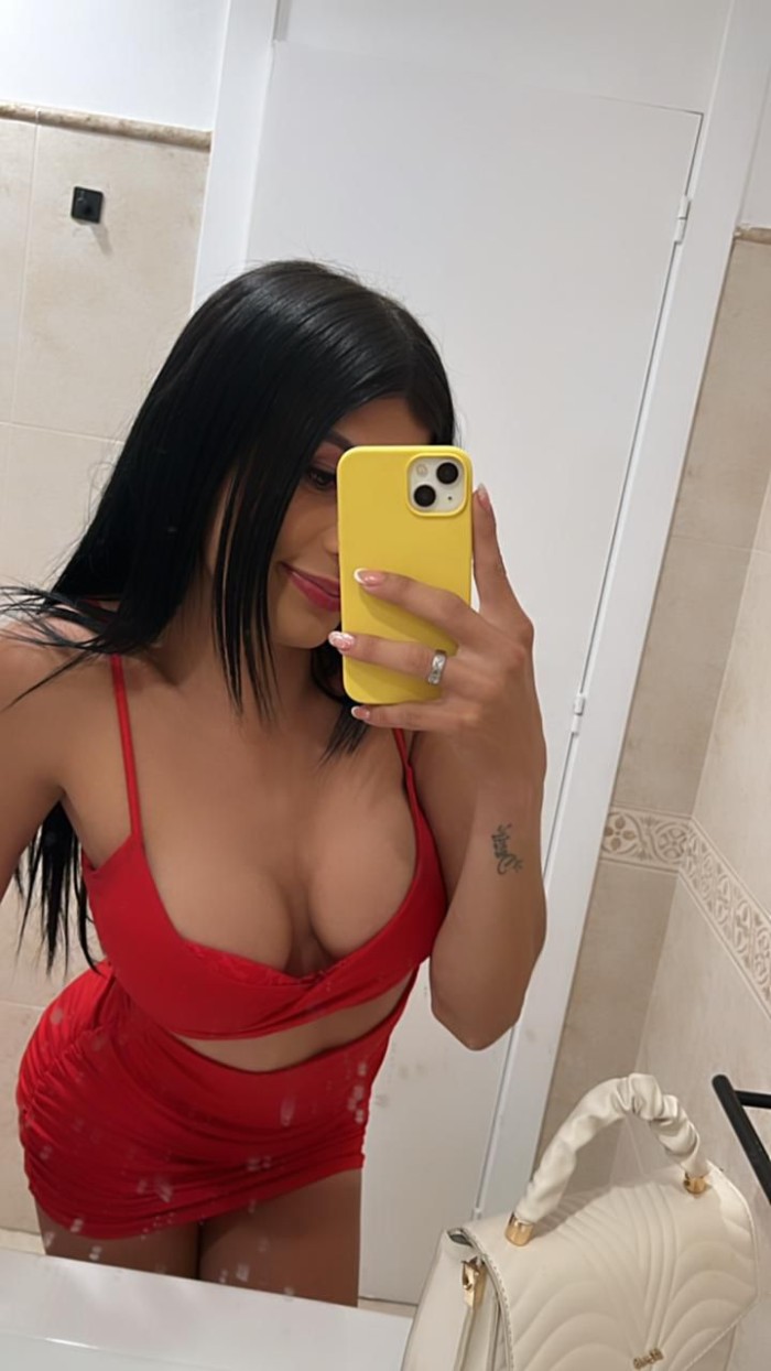 TRANS FEMENINA POLLONA COMPLACIENTE SIN LIMITES