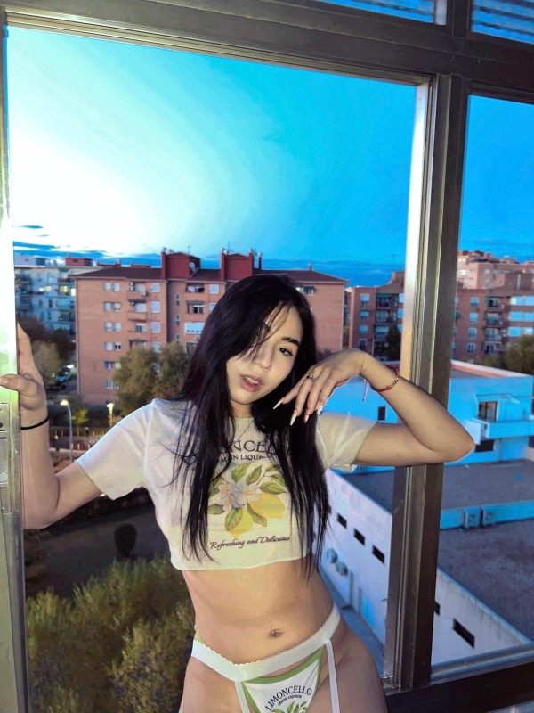 EMMA GUAPISIMA JOVENCITA ITALIANA UNA EXPLOSIÓN DE PLACER torremolinos