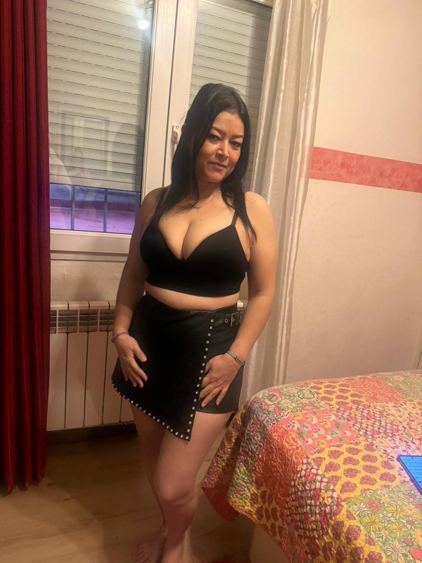 MADURITA CACHONDA, EXTROVERTIDA Y MUY FOGOSA