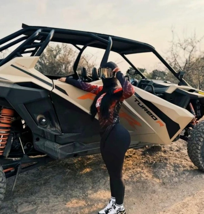 CACHONDA Y CON GANAS DE TI