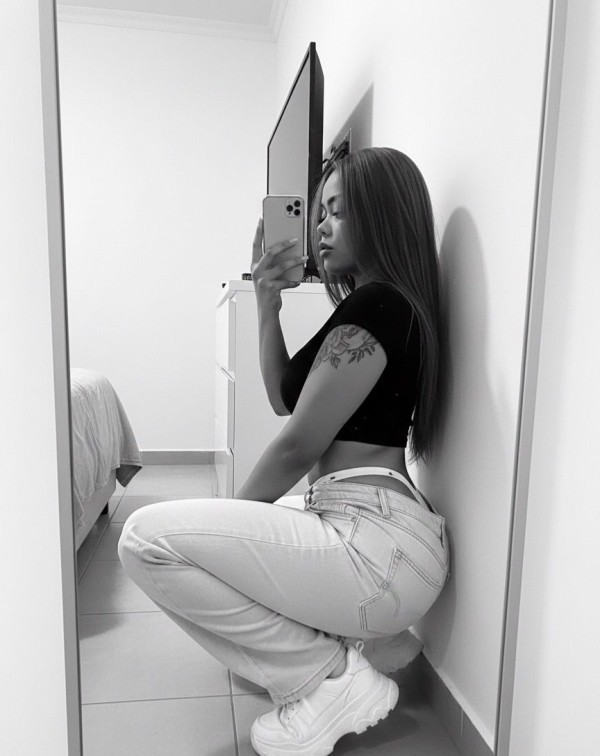 Victoria novedad, mujer sexi cercana trato de novios