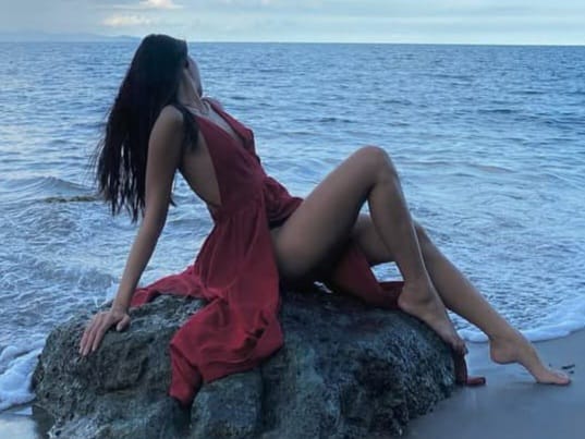 IMPLICADA DELICIOSA ARDIENTE ADICTA AL PLACER