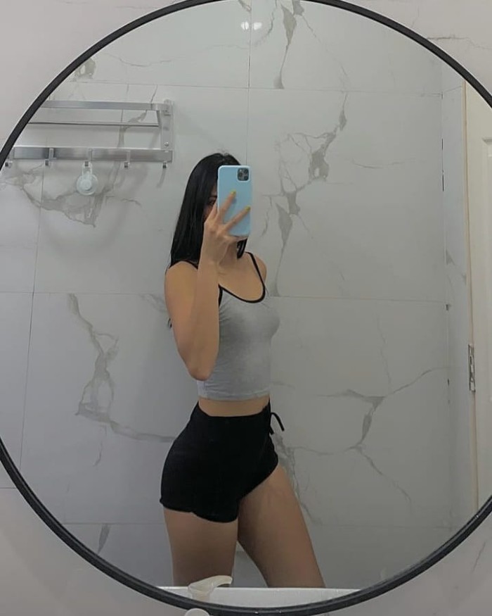 IMPLICADA DELICIOSA ARDIENTE ADICTA AL PLACER