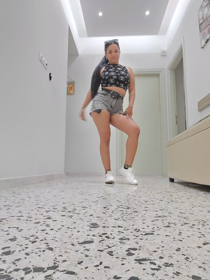 JOVENCITA DESEOSA DE PLACER EN LAS CANTERAS ME ENC