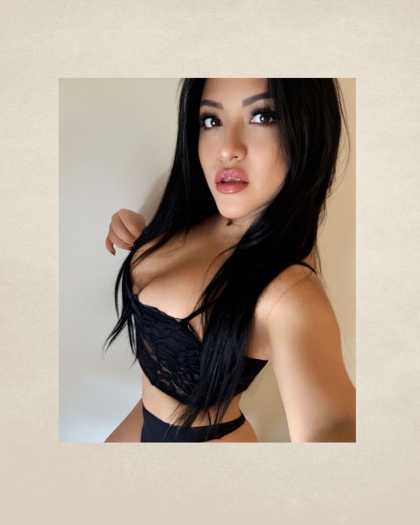 NICOLLE, LATINA CARIÑOSA