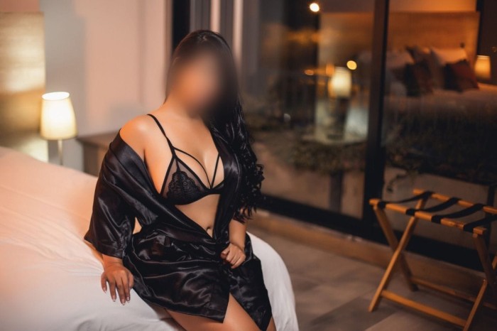 ESTOY CACHONDA Y CON GANAS DE POLLA