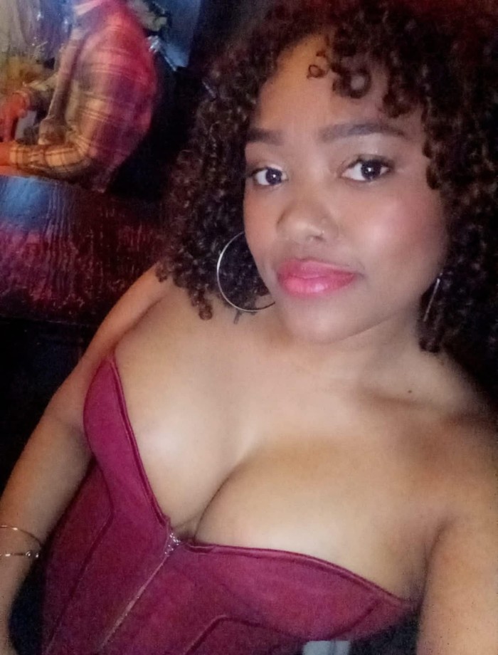 MAS AMOROSA Y ENTREGADA NO VAS A ENCONTRAR