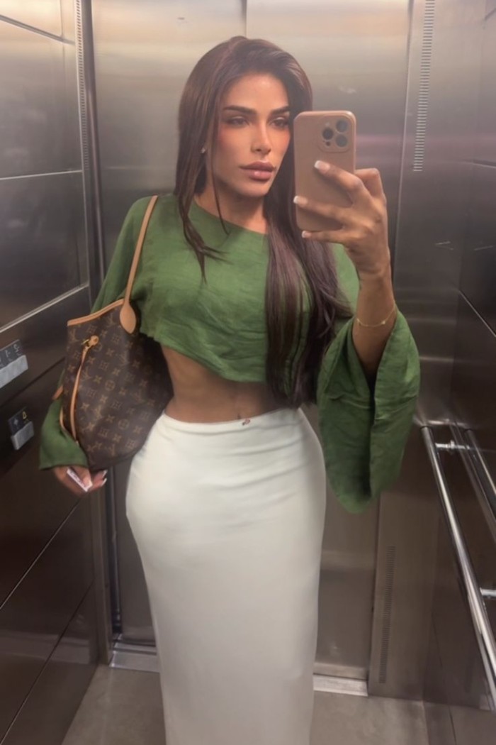 joven trans DE LUJO con muchas ganas de FOLLAR