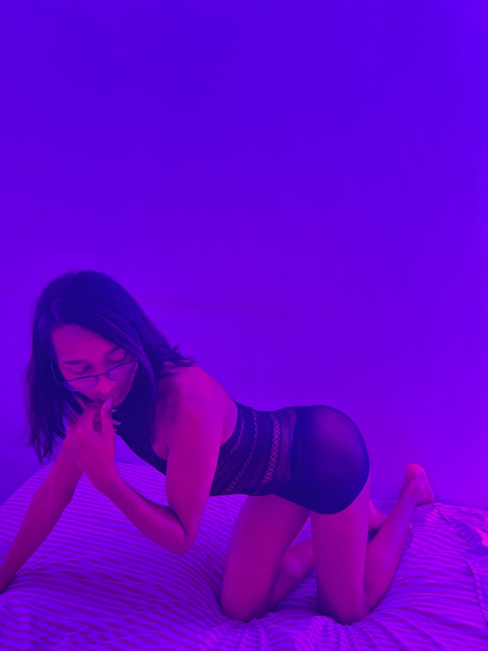 JOVENCITA TRANS CURIOSA Y CON GANAS DE SEXO