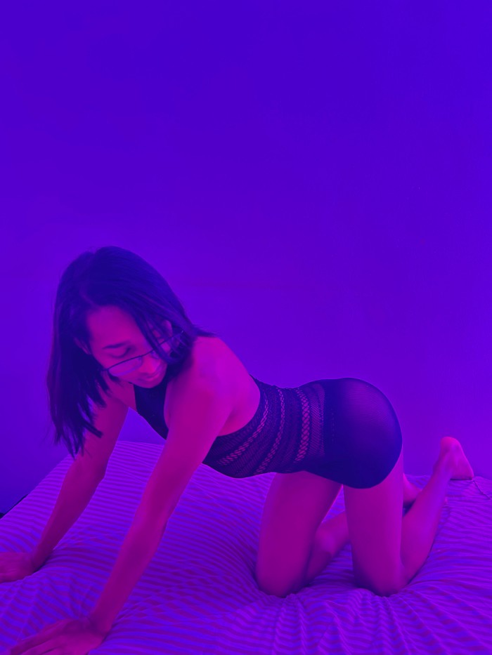 JOVENCITA TRANS CURIOSA Y CON GANAS DE SEXO