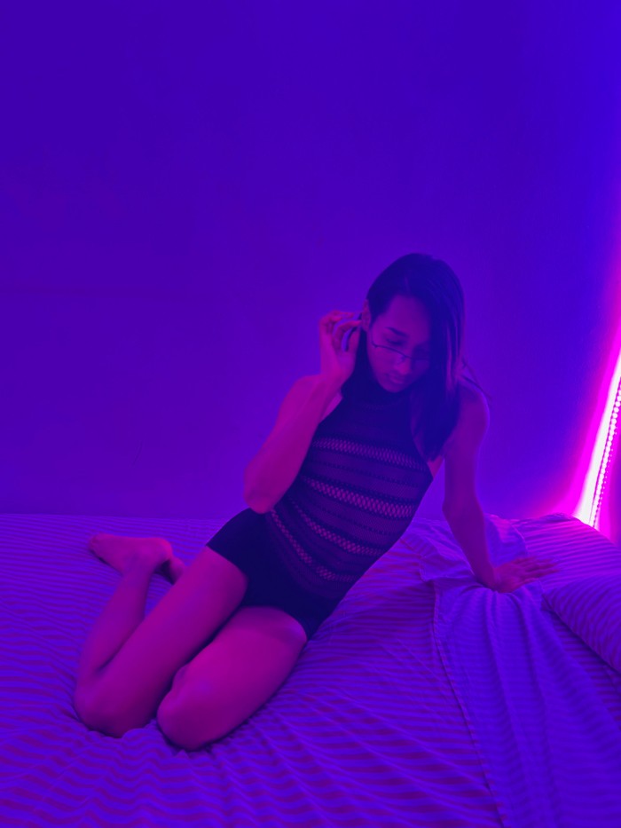 JOVENCITA TRANS CURIOSA Y CON GANAS DE SEXO