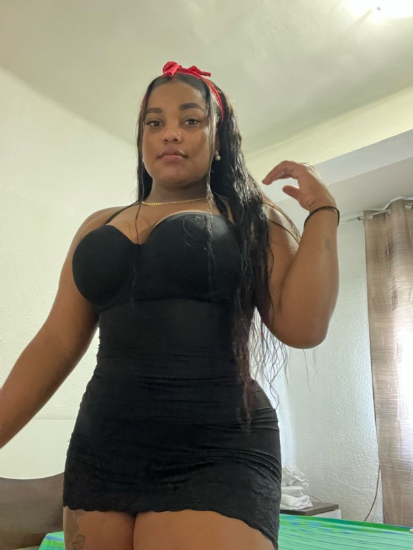 Jovencita divina con ganas de placer y fiesta