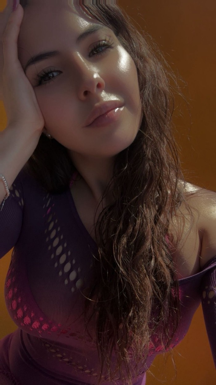 ZAFIRO NOVEDAD GUAPA IMPLICADA JUGUETONA EN TORREMOLINOS