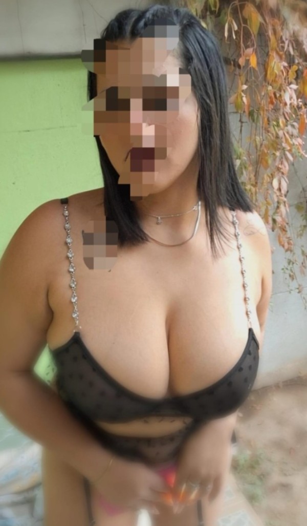 TETONA DISPUESTA HACERTE MAMAR