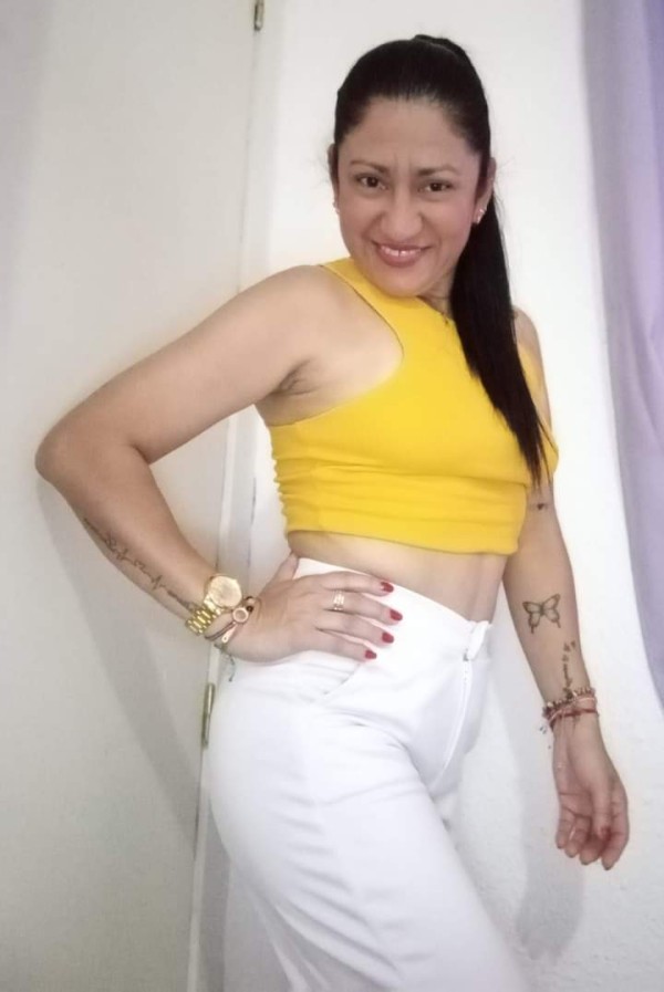 MADURITA Y COMPLACIENTE EN HELLÍN