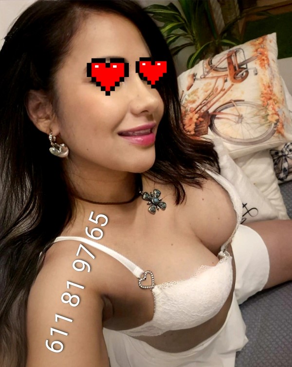 KARINA, MORENAZA CACHONDA Y CARIÑOSA