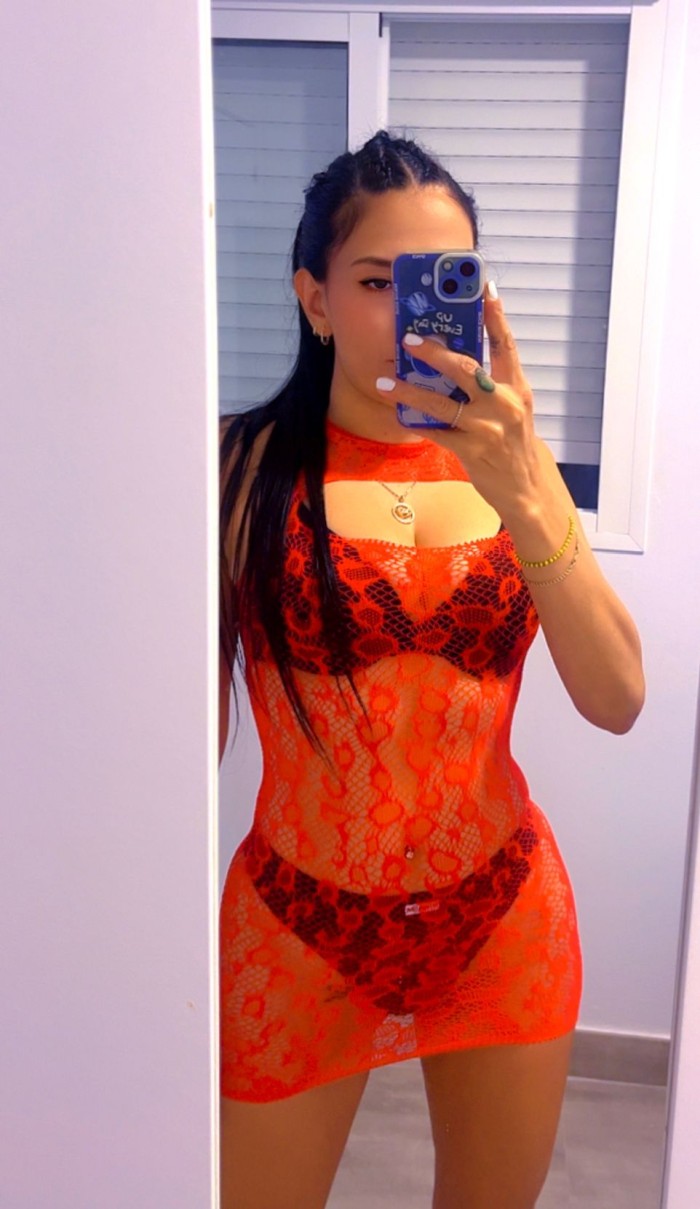 HELEN HERMOSA MORENA CACHONDA