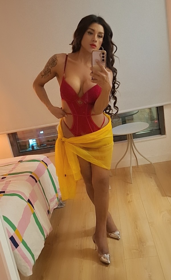 Encantadora , mamona con una garganta profunda