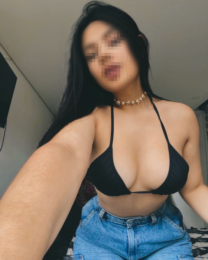 UNIVERSITARIA CACHONDA Y JUGUETONA EN SANXENXO