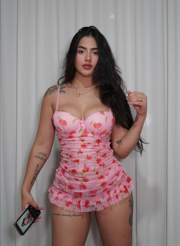 Muy hermosa de paso bastante agradable e dulce