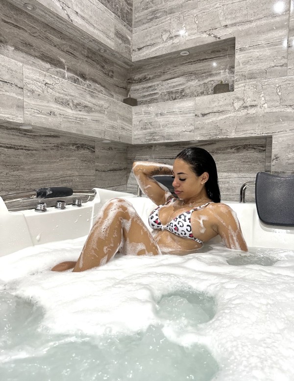 VICKY TU MODELITO RECIÉN LLEGADA LATINA FIESTERA