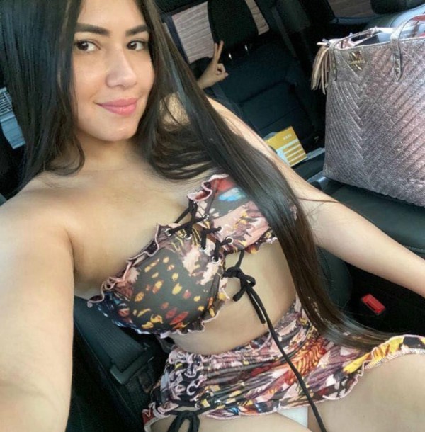 KATRINA  NOVEDAD LOS ALCÁZARES 23 AÑOS