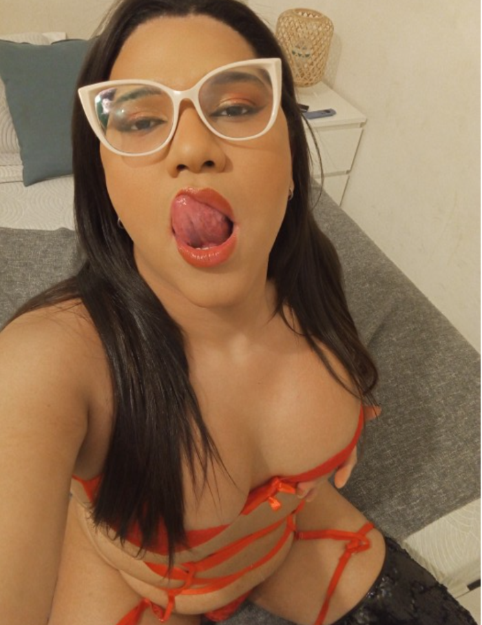 Diosa latina fogosa XxX educada disponible ya