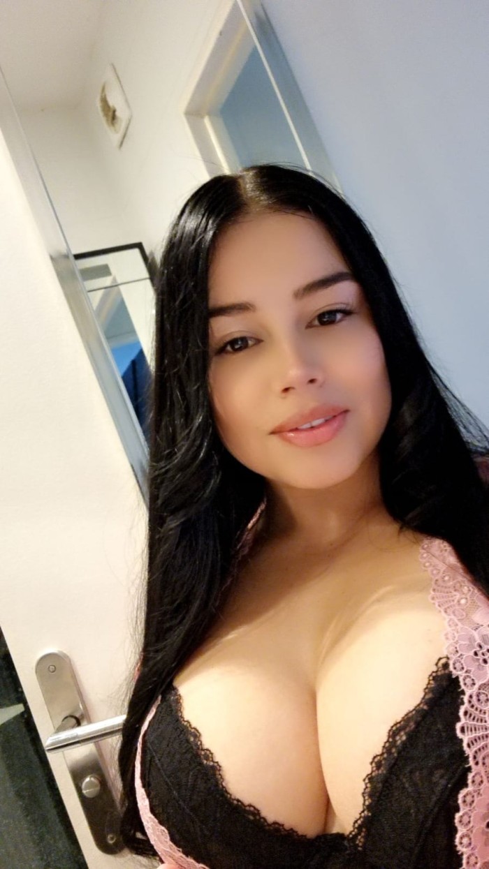 LATINA FOGOSA SEXY CUERPO NATURAL EN( TORRASA)