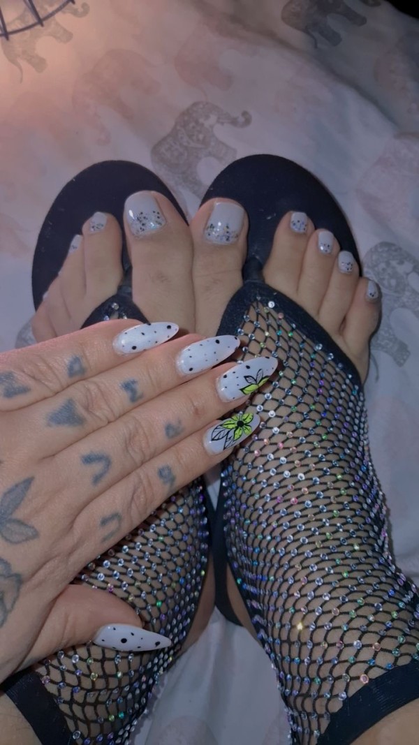 𝕋ℝ𝔸ℕ𝕊 ℂ𝔸Ñ𝔼ℝ𝔸 FULL DISCRECION