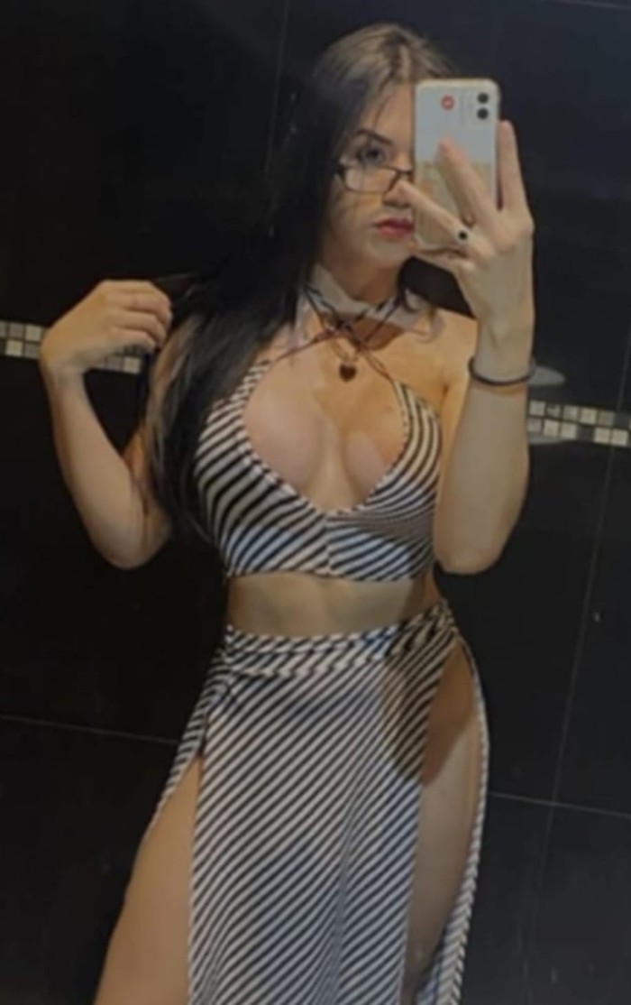 DANIELA EXTROVERTIDA Y MUY CACHONDA