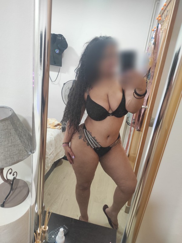 ARDIENTE Y JUGOSA DOMINCANA, LISTA PARA EL PLACER
