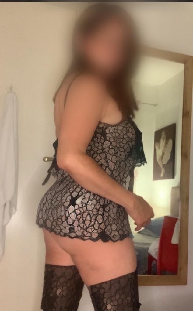 DE REGRESO LAURA !! MADURITA MORBOSA CACHONDA FOGOSA IMPILICADA EN LOGROÑO