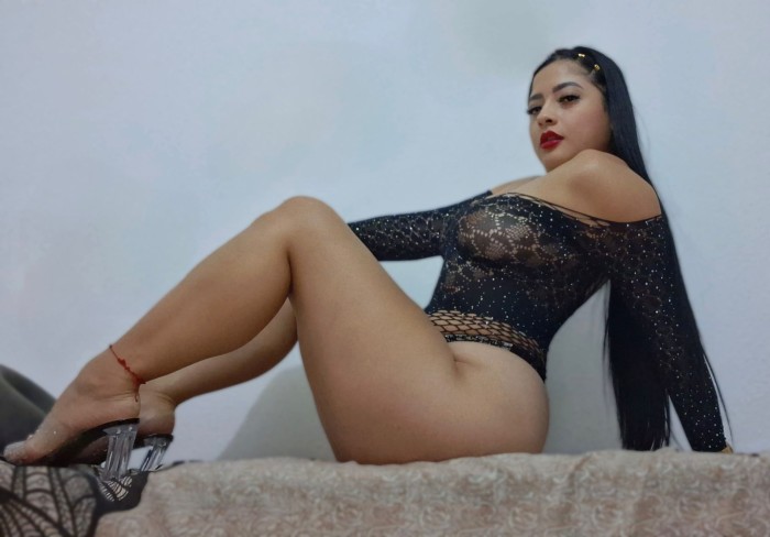 VICIOSA LATINA DE PECHOS NATURALES X 70€