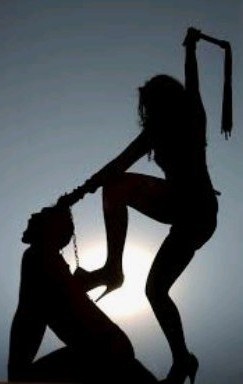 DOMINA MADURA,TORTURA GENITALES,PINZAS,ATADURAS,PU