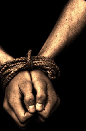 DOMINA MADURA,TORTURA GENITALES,PINZAS,ATADURAS,PU