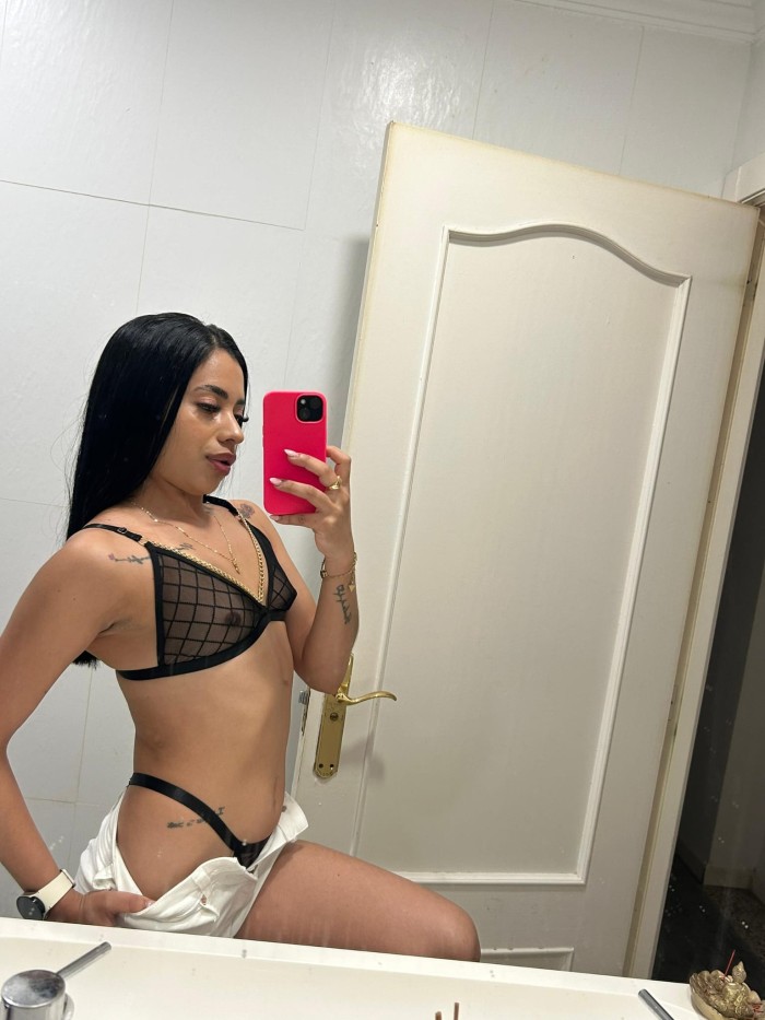 CHICA LATINA MUY MORBOSA Y GUARRITA. VEN Y TE LA COMO TODA