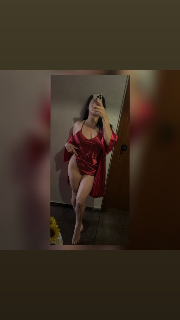 URUGUAYA SOLITA EN CASA ENTRADA INDEPENDIENTE CALLE DISCRETA