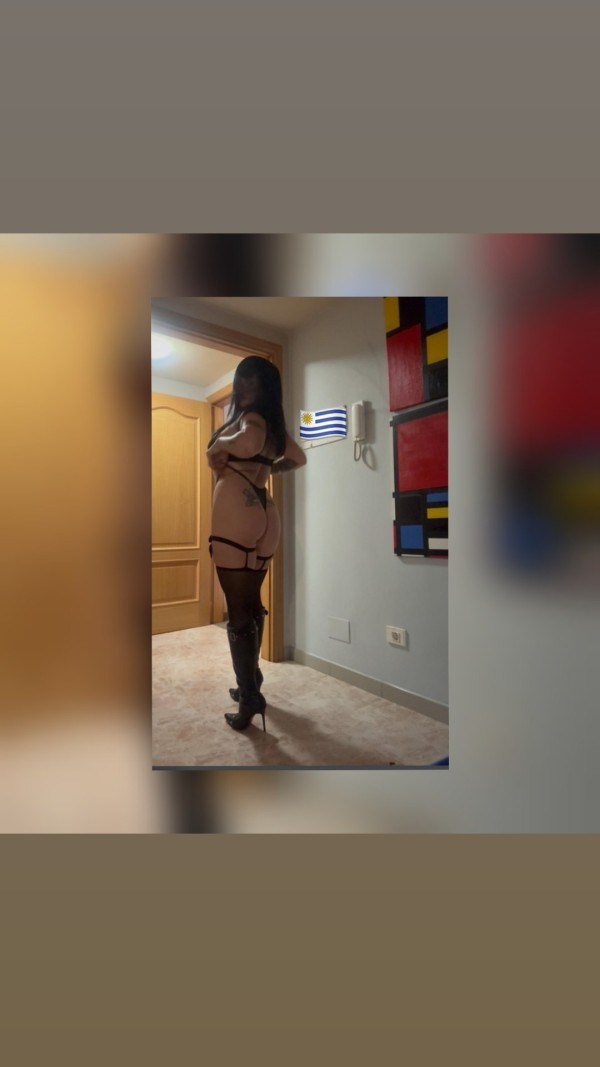 URUGUAYA SOLITA EN CASA ENTRADA INDEPENDIENTE CALLE DISCRETA