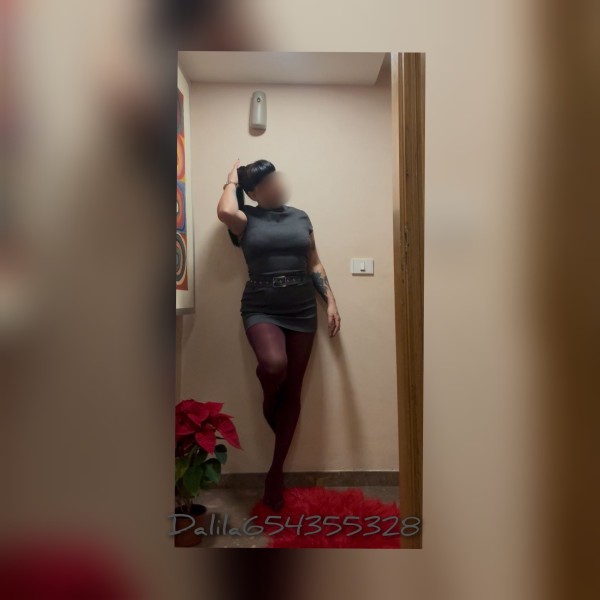 URUGUAYA SOLITA EN CASA ENTRADA INDEPENDIENTE CALLE DISCRETA