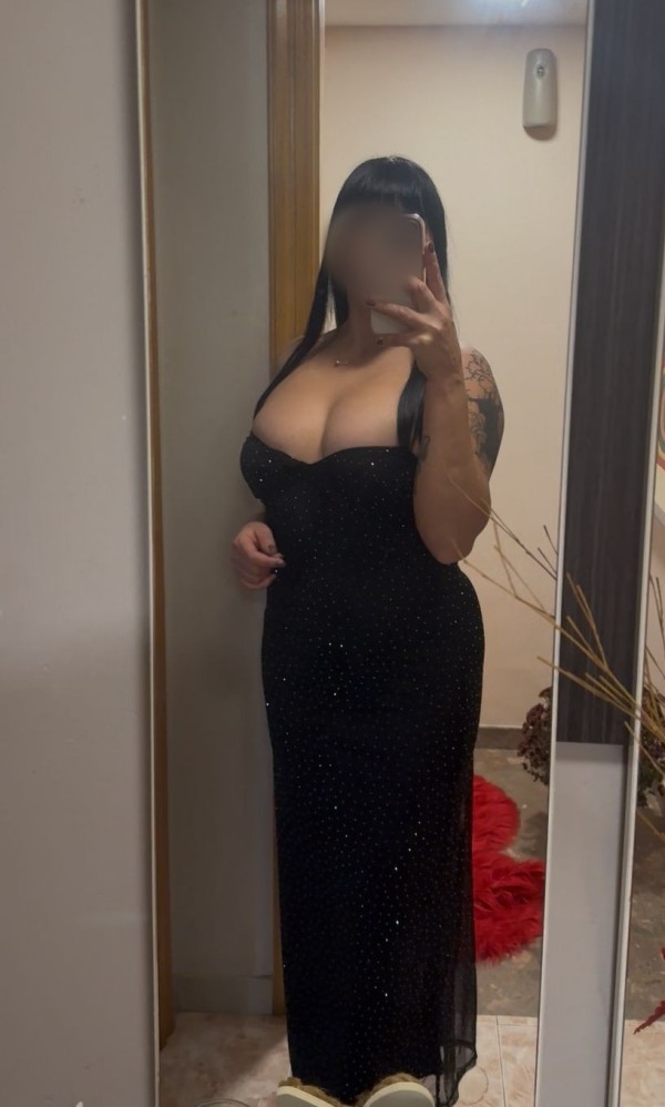 URUGUAYA SOLITA EN CASA ENTRADA INDEPENDIENTE CALLE DISCRETA