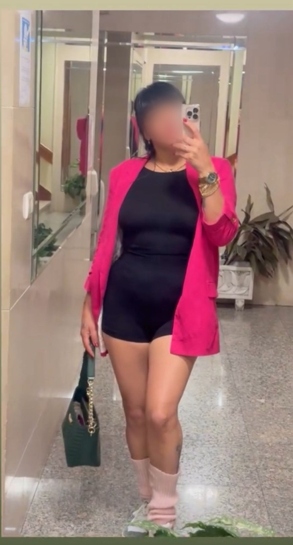 URUGUAYA SOLA EN MI CASA CON ENTRADA INDEPENDIENTE CALLE DISCRETA