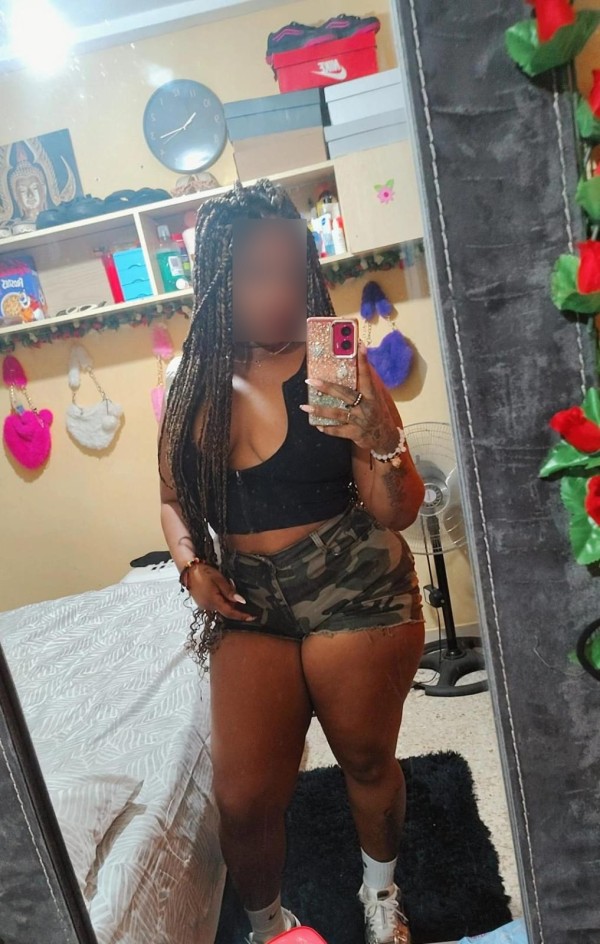 KENDRA, DULCE COQUETA Y MUY MORBOSA