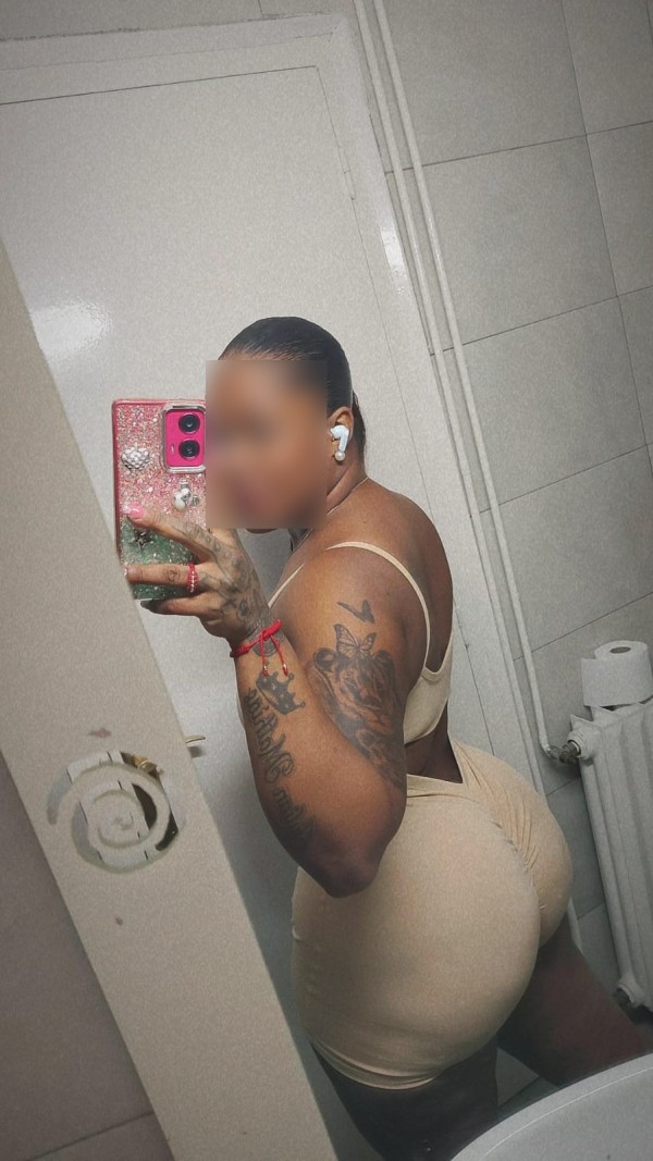 KENDRA, DULCE COQUETA Y MUY MORBOSA