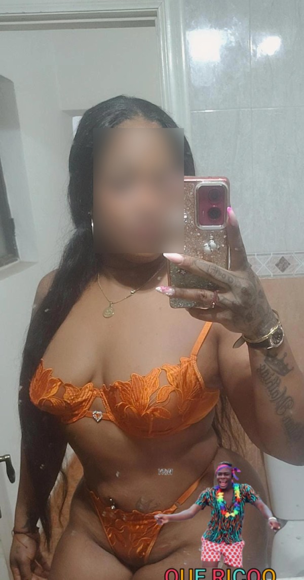 KENDRA, DULCE COQUETA Y MUY MORBOSA