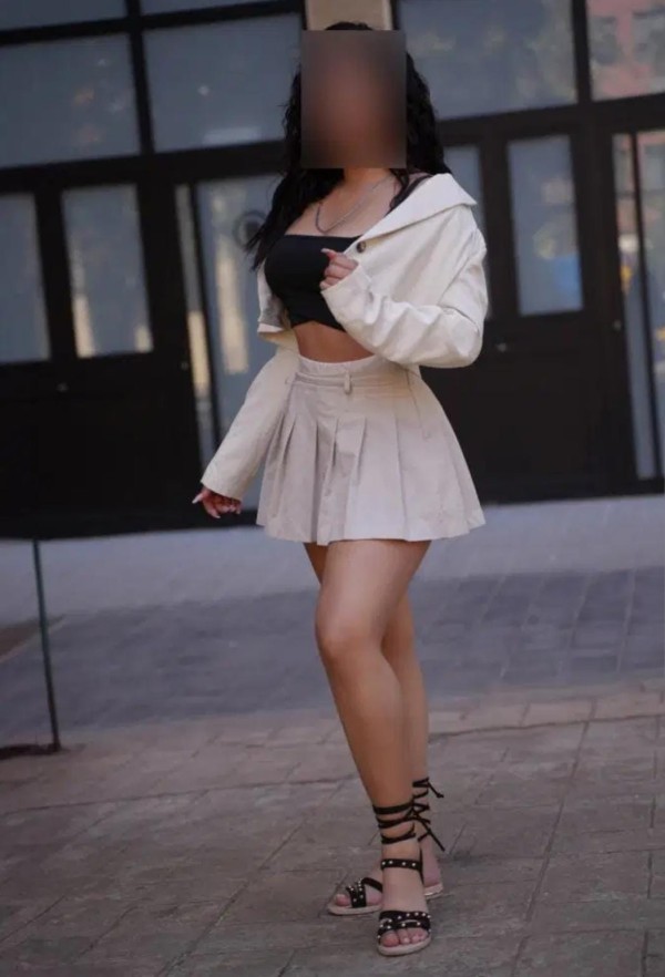 SON DOS AMIGAS DE PASO POR VIGO, TOTALMENTE INDEPENDIENTES